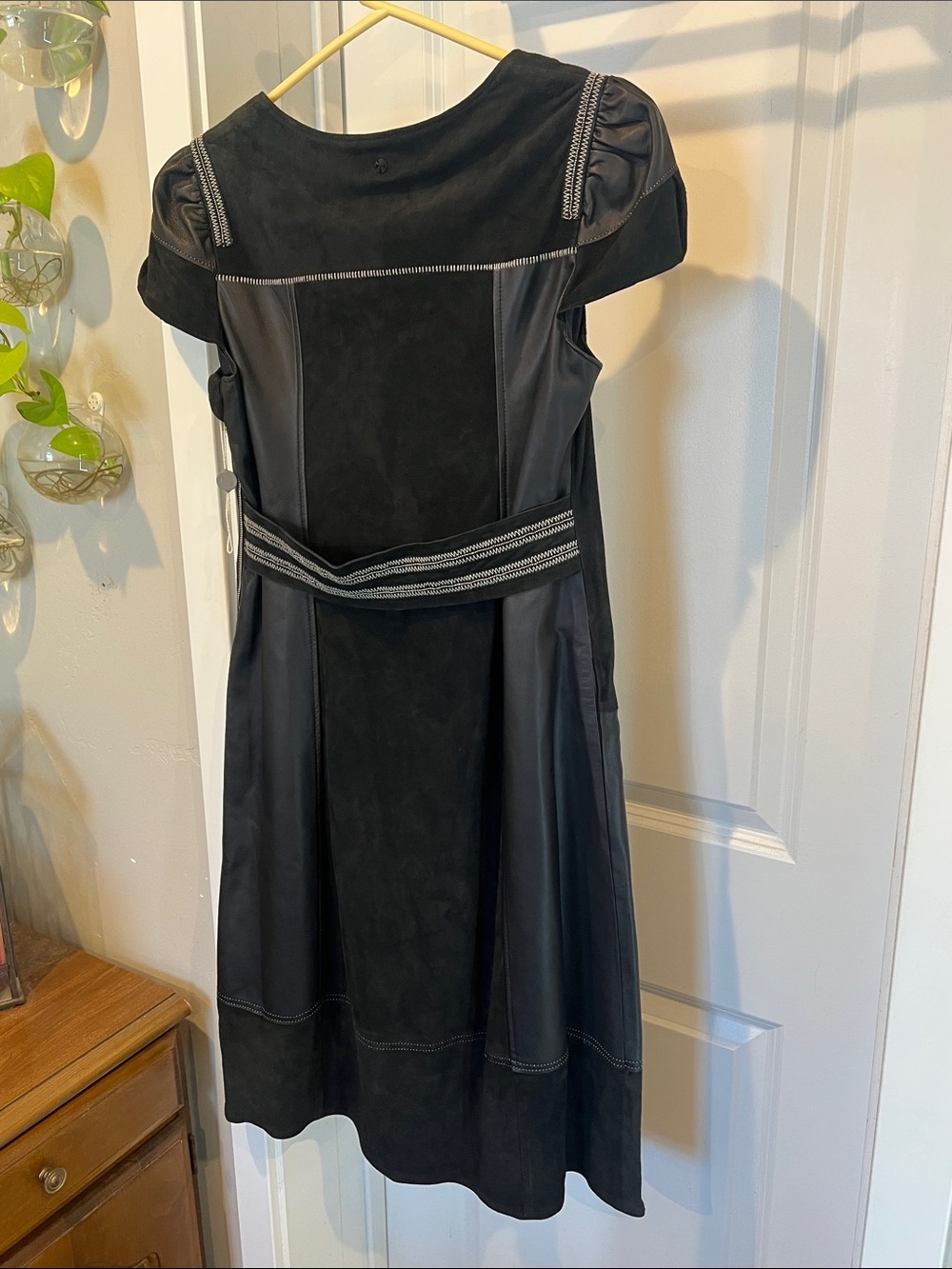 Designer Quiet LuxuryBlack Mixed Media Midi Dress with Short Sleeves and Pockets - Picture 5 of 15